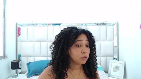 Snapshot of rebecca_mils chatting on 02/15/25, 02:22 R E B E C A online show from 02/15/25, 02:22