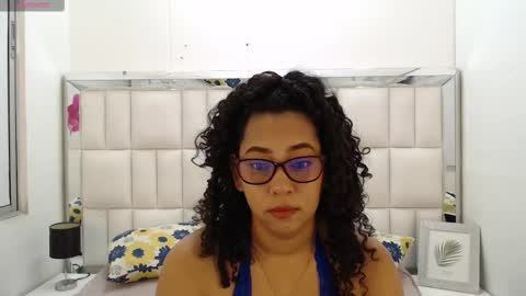 Snapshot of rebecca_mils chatting on 02/27/25, 10:59 R E B E C A online show from 02/27/25, 10:59