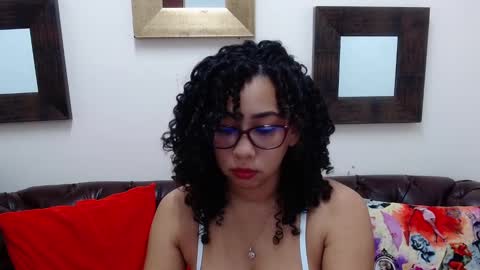 Snapshot of rebecca_mils chatting on 03/01/25, 12:01 R E B E C A online show from 03/01/25, 12:01