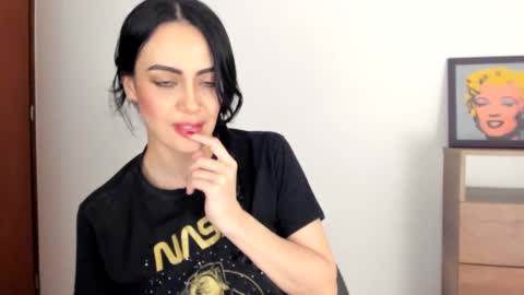 red_flower203 online show from 10/09/25, 12:41