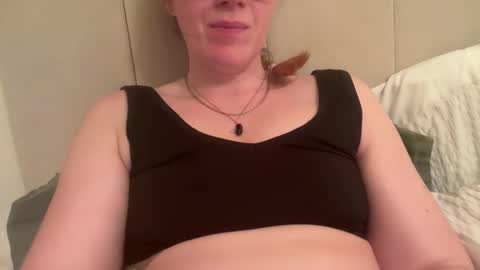 Snapshot of red_head_rosie_69 chatting on 10/19/25, 06:08 Rosie online show from 10/19/25, 06:08