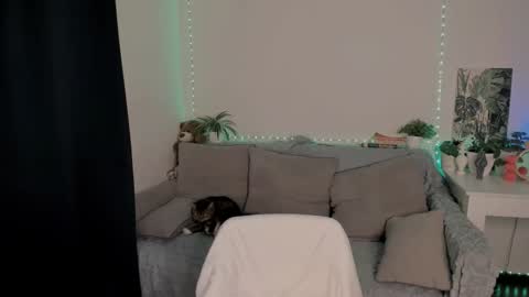 Mia online show from 09/20/25, 07:42