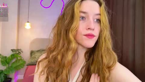 Snapshot of red_summers_bunny_ chatting on 09/29/25, 02:11 Helen online show from 09/29/25, 02:11