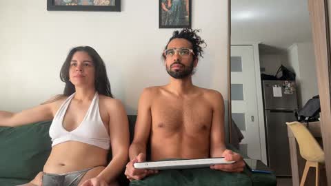 Snapshot of redfloweer chatting on 10/22/25, 01:22 redfloweer online show from 10/22/25, 01:22