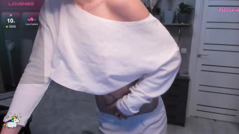 Stephanie online show from 10/24/25, 08:44