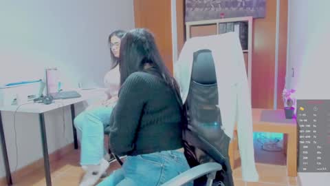 Snapshot of redskyxxx_ chatting on 12/27/24, 11:06 Sofia online show from 12/27/24, 11:06