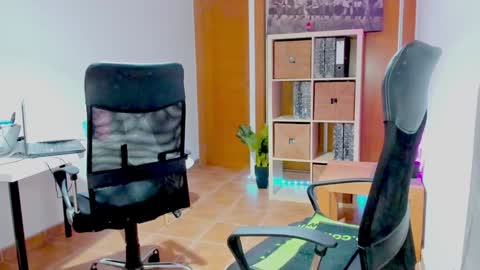 Snapshot of redskyxxx_ chatting on 01/14/25, 11:31 Sofia online show from 01/14/25, 11:31