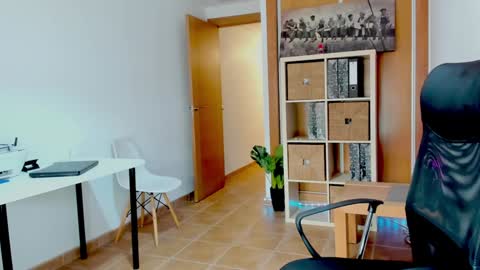 Snapshot of redskyxxx_ chatting on 01/29/25, 10:58 Sofia online show from 01/29/25, 10:58
