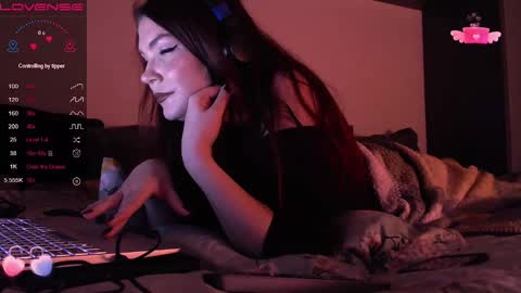 Red online show from 11/21/25, 11:14