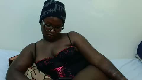 Snapshot of reem_wonder chatting on 12/24/24, 08:05 Reem online show from 12/24/24, 08:05