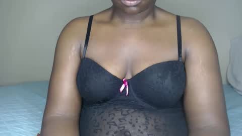 Snapshot of reem_wonder chatting on 11/06/25, 02:34 Reem online show from 11/06/25, 02:34