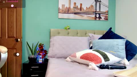 Yanella online show from 11/08/25, 12:22