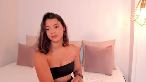 Snapshot of regina_noctixx chatting on 03/12/25, 12:42 Regina online show from 03/12/25, 12:42