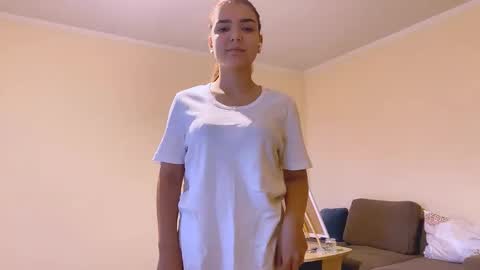 Snapshot of reginelawary chatting on 10/23/25, 01:21 Regin online show from 10/23/25, 01:21