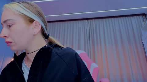 reina cummings online show from 11/16/25, 07:03