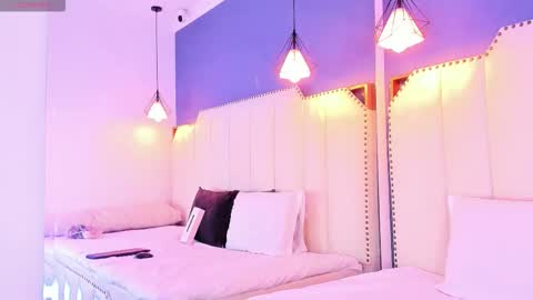 Snapshot of reinamiah chatting on 11/16/25, 04:18 Miah online show from 11/16/25, 04:18