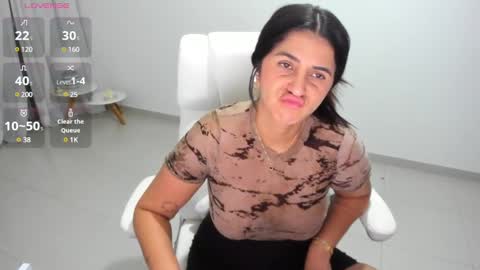 Snapshot of renata_t_ chatting on 03/01/25, 01:43 RENATA online show from 03/01/25, 01:43
