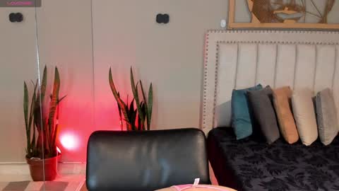      online show from 02/05/25, 12:06