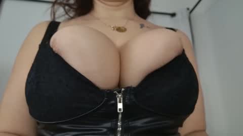 Snapshot of renattabigboobs chatting on 01/30/25, 08:22 Renatta online show from 01/30/25, 08:22