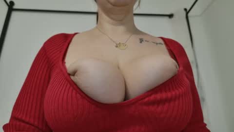 Snapshot of renattabigboobs chatting on 02/24/25, 04:27 Renatta online show from 02/24/25, 04:27