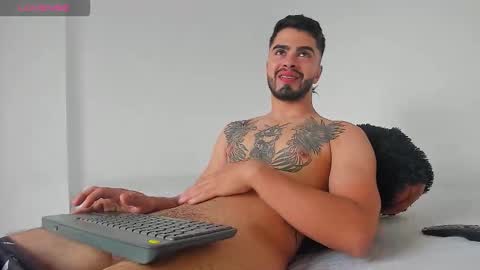 Snapshot of rendonass chatting on 10/24/25, 03:52 rendonass online show from 10/24/25, 03:52