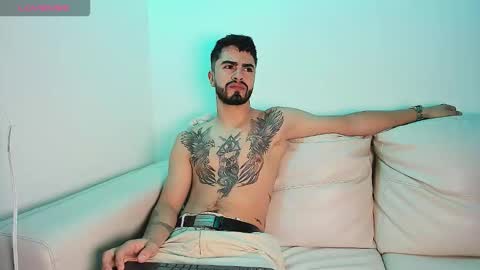 Snapshot of rendonass chatting on 10/28/25, 02:04 rendonass online show from 10/28/25, 02:04