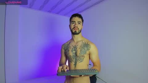 Snapshot of rendonass chatting on 10/30/25, 12:17 rendonass online show from 10/30/25, 12:17