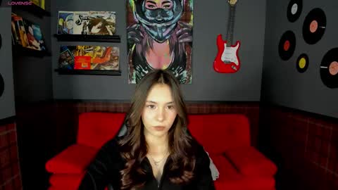 Snapshot of renee_gomez chatting on 10/17/25, 09:56 renee_gomez online show from 10/17/25, 09:56
