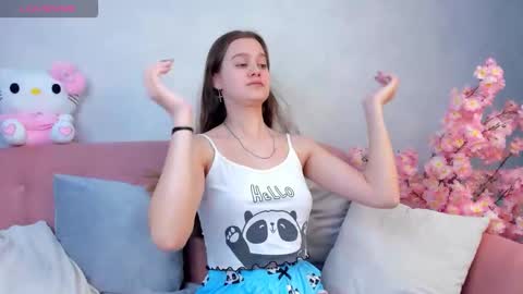 Renesmy online show from 11/25/25, 12:43