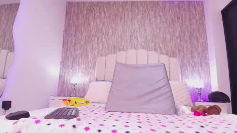 Snapshot of reven_lilith chatting on 11/11/25, 03:06 REVEN online show from 11/11/25, 03:06