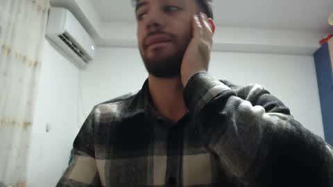 Snapshot of revivedunknown chatting on 01/11/25, 09:04 Chris online show from 01/11/25, 09:04