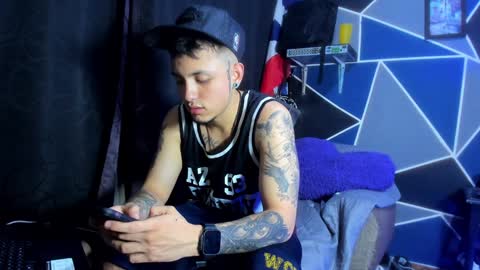 Snapshot of reybigxxx chatting on 01/15/25, 12:30 Rey online show from 01/15/25, 12:30