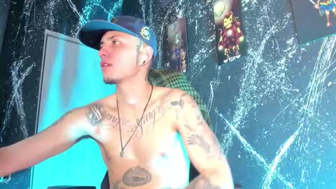 Snapshot of reybigxxx chatting on 09/15/25, 02:00 Rey online show from 09/15/25, 02:00