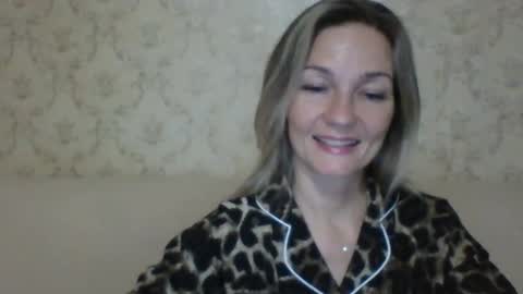 Snapshot of rialur09 chatting on 10/29/25, 05:36 Galina online show from 10/29/25, 05:36
