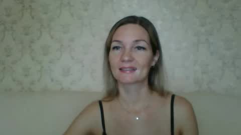 Snapshot of rialur09 chatting on 11/11/25, 09:09 Galina online show from 11/11/25, 09:09