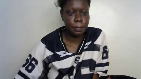 riana_sha online show from 10/30/25, 12:17