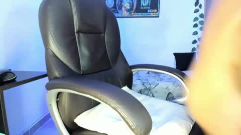 Snapshot of riancum chatting on 02/19/25, 06:11 juan online show from 02/19/25, 06:11