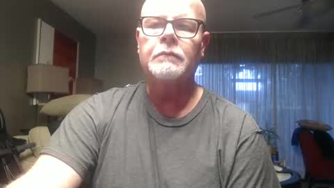 Snapshot of rich32937 chatting on 09/17/25, 11:23 rich32937 online show from 09/17/25, 11:23