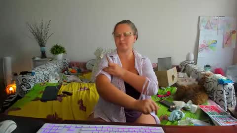 Snapshot of richlucky555 chatting on 10/21/25, 12:28 Anna - not anna - right Anna online show from 10/21/25, 12:28