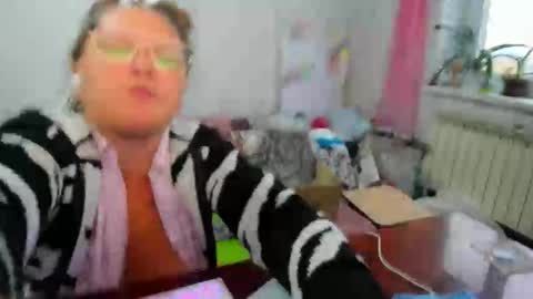 Snapshot of richlucky555 chatting on 10/22/25, 01:11 Anna - not anna - right Anna online show from 10/22/25, 01:11