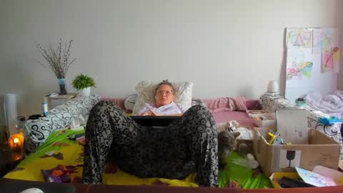 Snapshot of richlucky555 chatting on 10/24/25, 07:27 Anna - not anna - right Anna online show from 10/24/25, 07:27