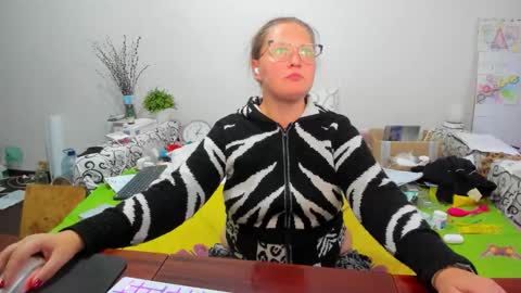 Snapshot of richlucky555 chatting on 11/10/25, 12:59 Anna - not anna - right Anna online show from 11/10/25, 12:59