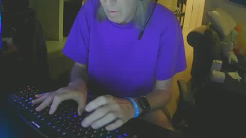 Snapshot of rickl56 chatting on 10/21/25, 10:10 rickl56 online show from 10/21/25, 10:10