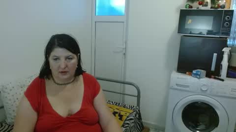 Snapshot of ridemerafsuzana chatting on 01/01/25, 11:49 Ridemeraf online show from 01/01/25, 11:49