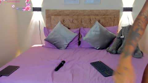 ri ri online show from 11/19/25, 10:43