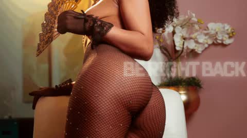 Sara online show from 12/11/24, 01:06