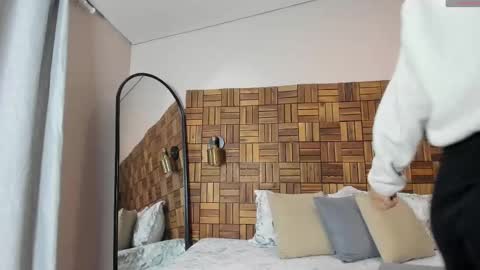 Sara online show from 10/08/25, 10:02