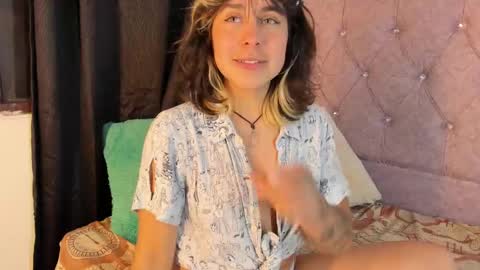 Snapshot of riley_colors chatting on 02/04/25, 02:28 Riley online show from 02/04/25, 02:28