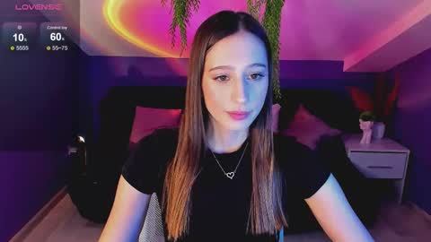 Snapshot of rioestrella chatting on 09/19/25, 03:34 Emilia online show from 09/19/25, 03:34
