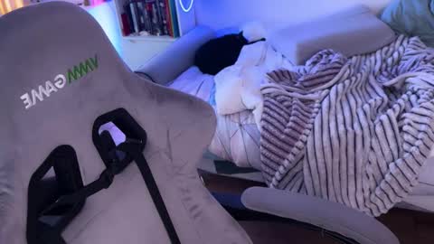   DianaBrite            fansl y online show from 10/06/25, 11:18